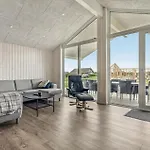 4 Bedroom In *