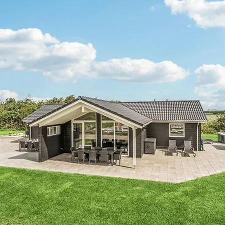 Holiday home 4 Bedroom In Tarm