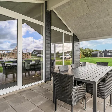 4 Bedroom In Holiday home