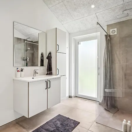 4 Bedroom In *