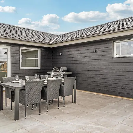 4 Bedroom In Holiday home