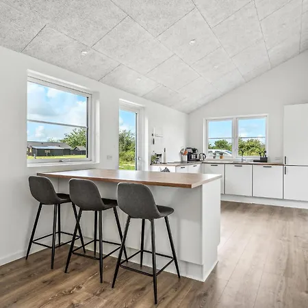 Holiday home 4 Bedroom In Tarm