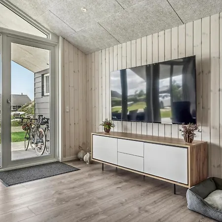 4 Bedroom In Holiday home