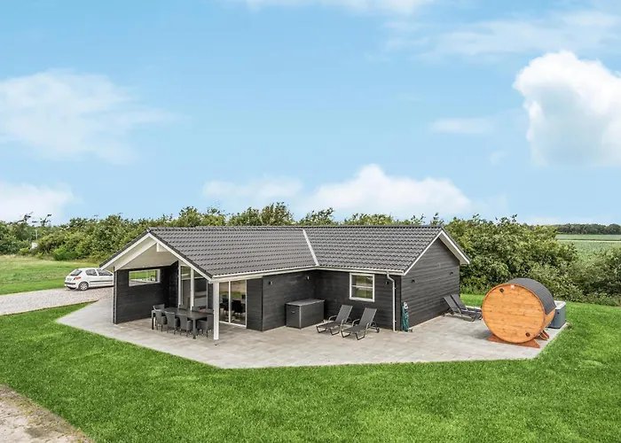 Дом отдыха 4 Bedroom In *